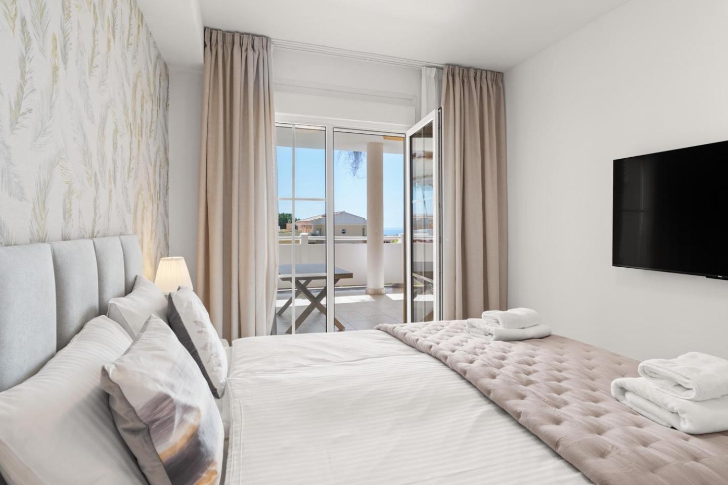 Domillion 2bdr 2bath Lomas33 Cabopino Golf Marbellac
